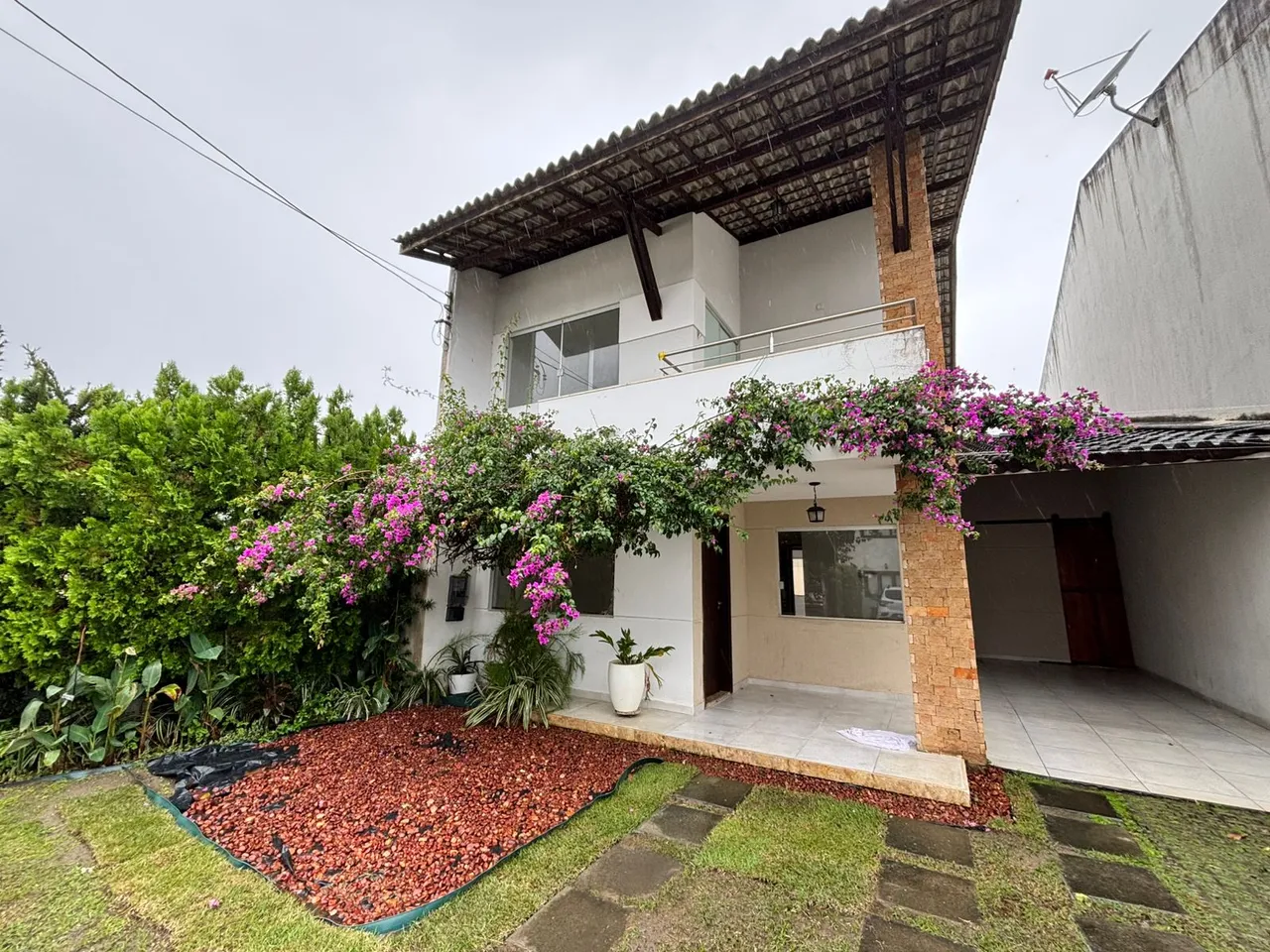 ALUGO CASA 4/4 BURAQUINHO
