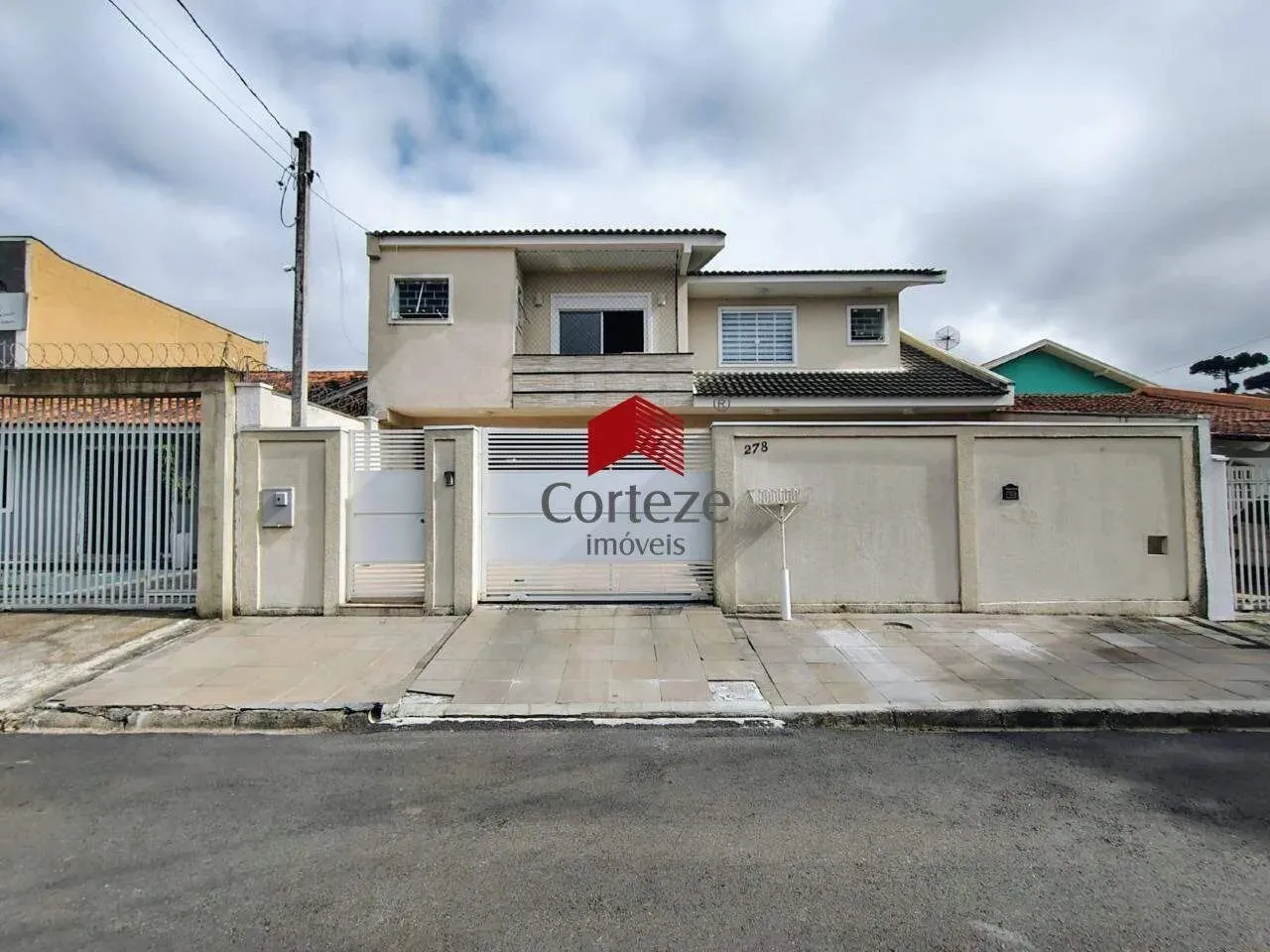 Sobrado com 270m² 4 quartos, à venda, no bairro Afonso Pena em São José dos Pinhais