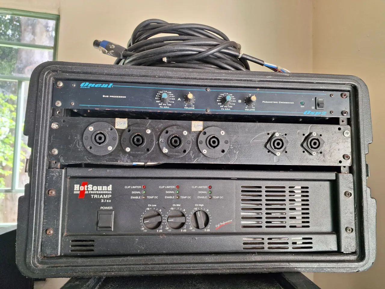 Amplificador Triamp HotSound + SKB + Processador de sub 