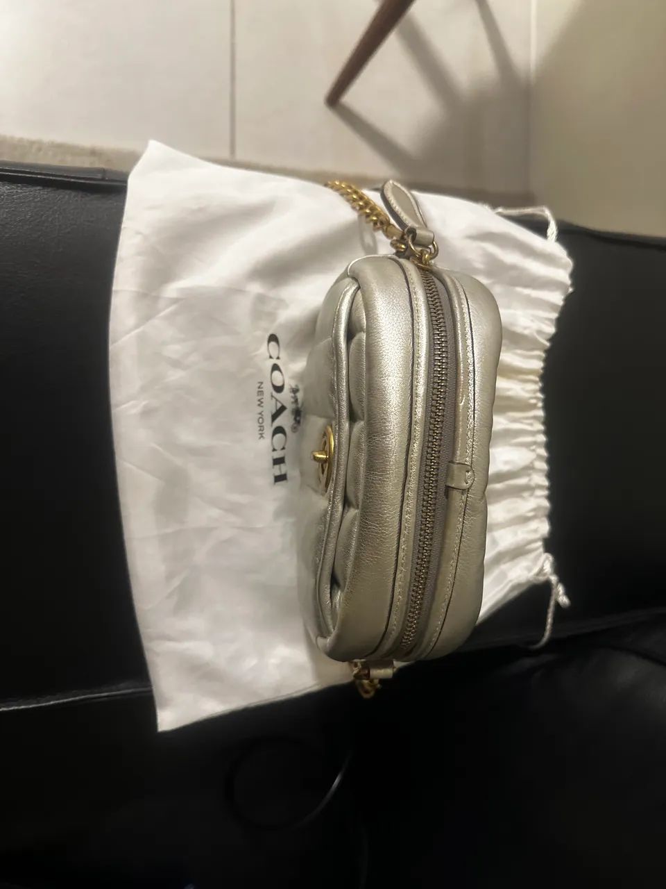 Bolsa de Couro Prata Coach - original e Novíssima  - Foto 3