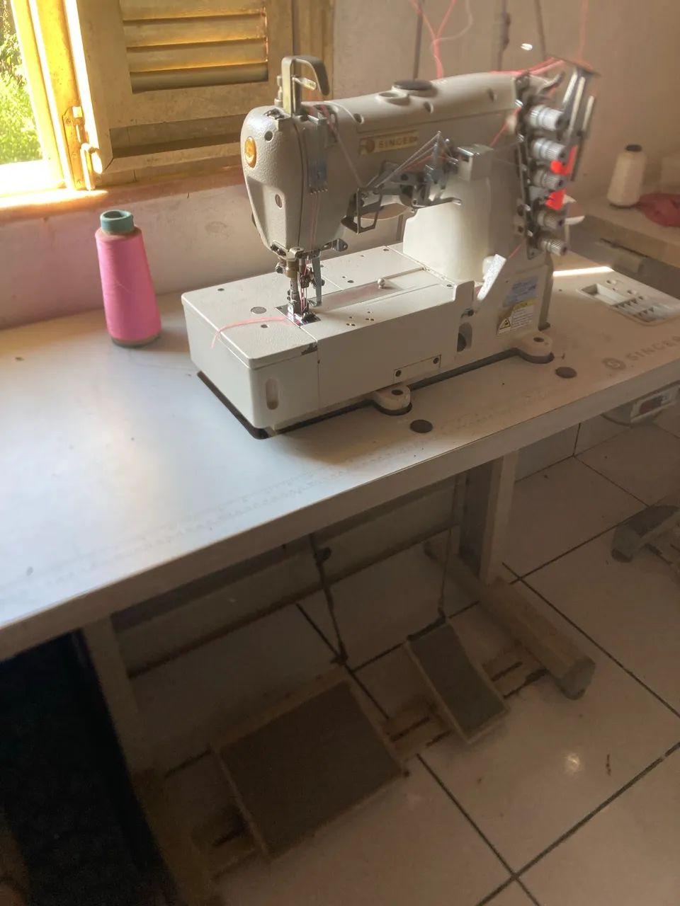 Máquina de costura Galoneira Singer  - Foto 4