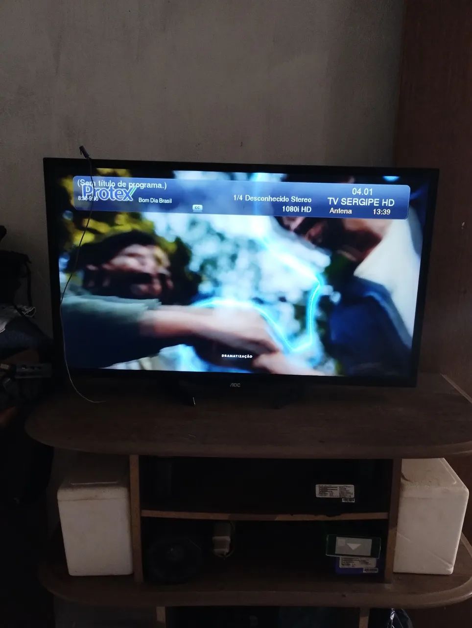 Tv AOC toda boa 32 polegadas  obs não é smart  - Foto 3