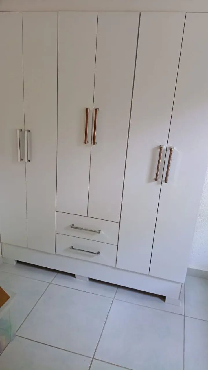 Guarda roupa 6 portas
