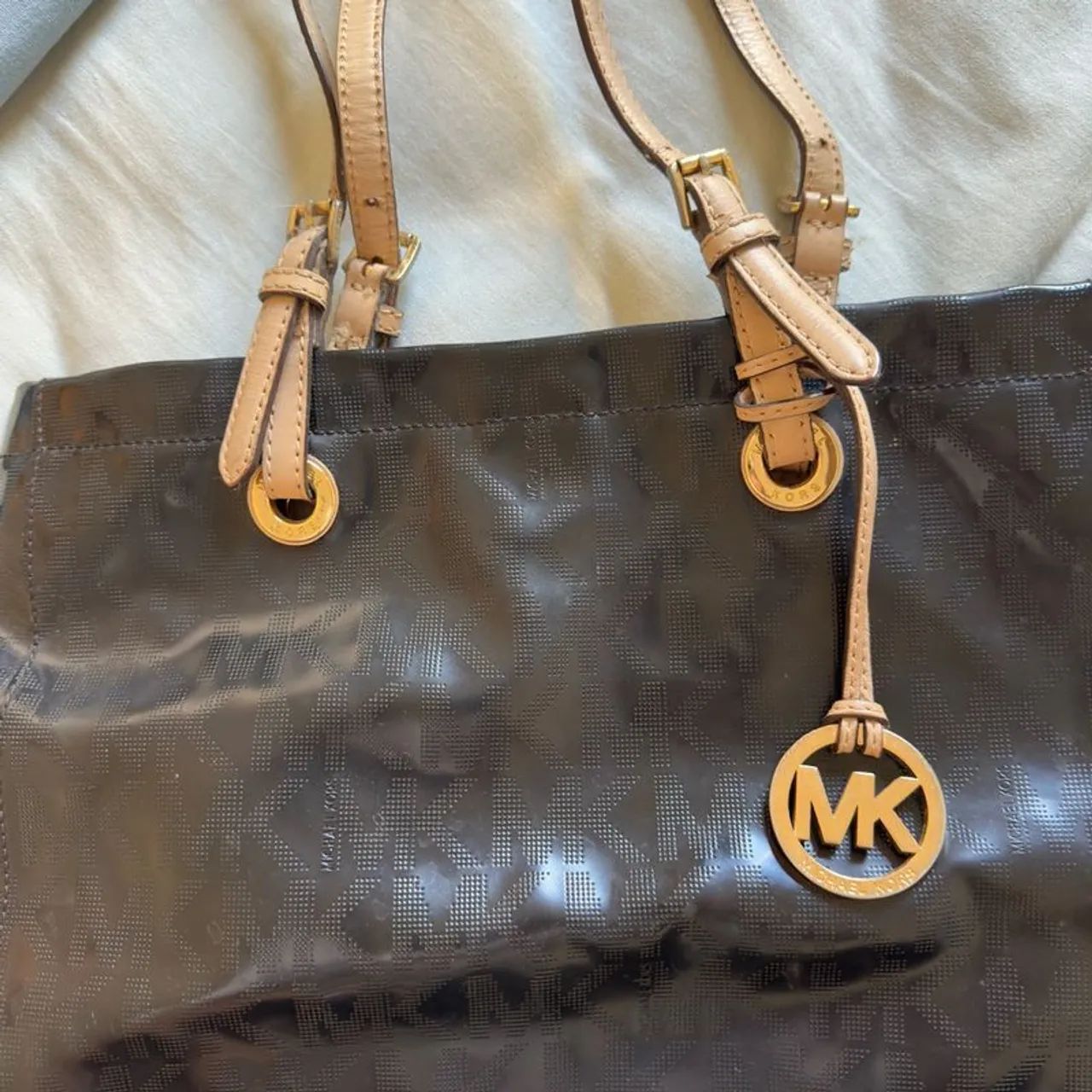 Bolsa Michael Kors preta em ótimo estado de conservação. - Foto 5