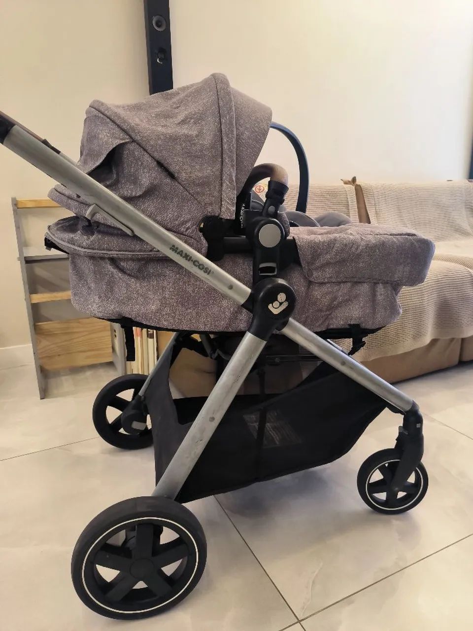 Carrinho + Bebê conforto com base Maxi Cosi - Foto 2