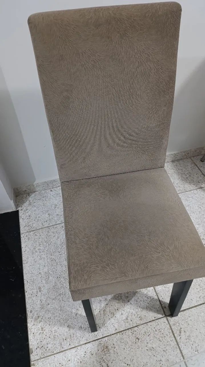 Mesa com tampo de vidro e 4 cadeiras - Foto 4