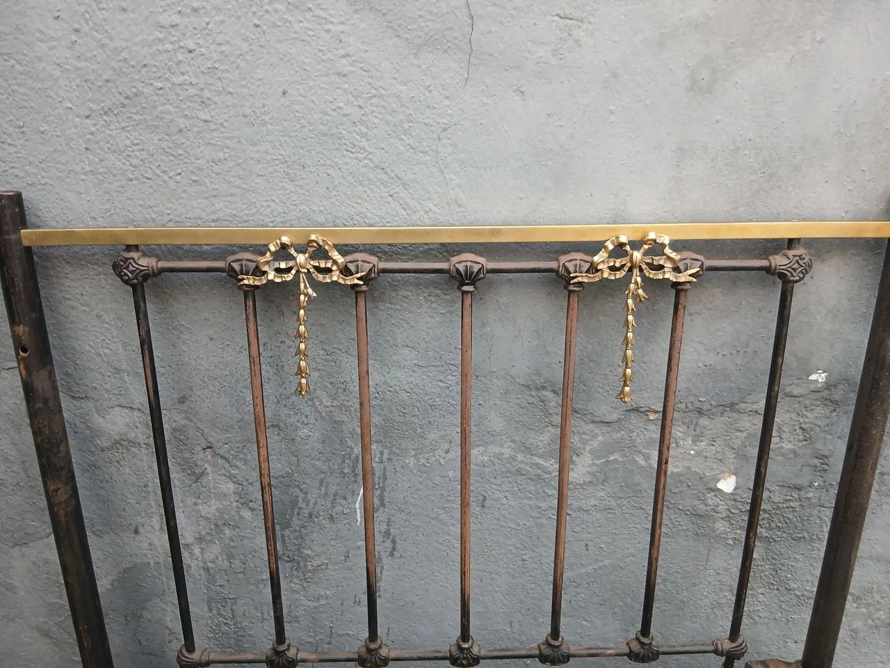 Cama de solteiro  antguidade