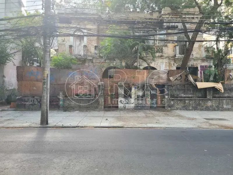 Excelente oportunidade para quem busca amplo espaço e valorização! Imóvel à venda com 483  - Foto 2
