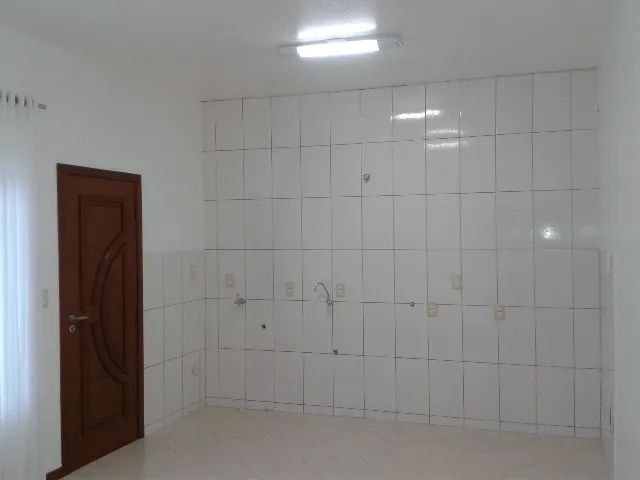  Casa de 2 quartos e garagem - Foto 2