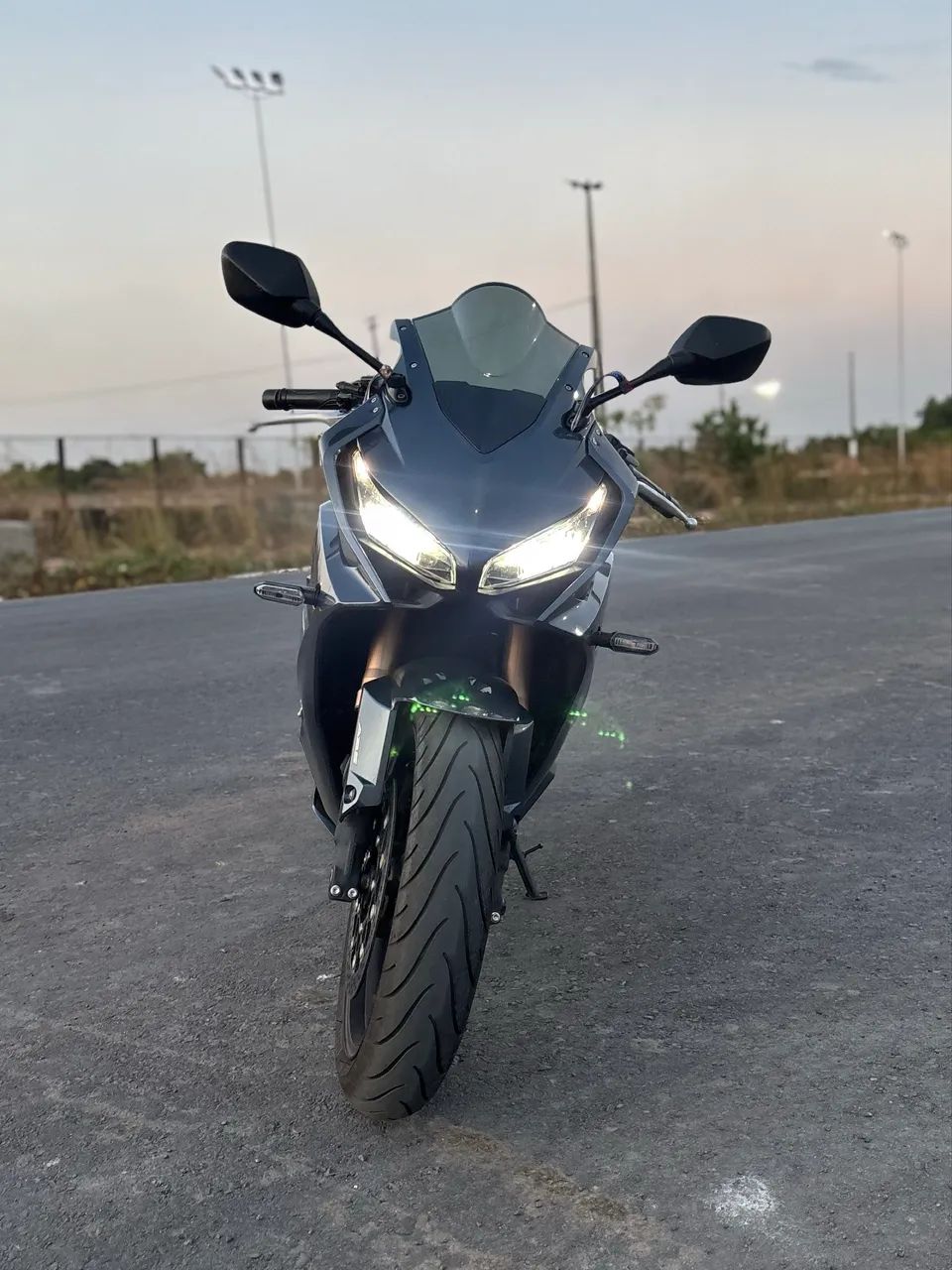 CBR 650R 2021 - Foto 4