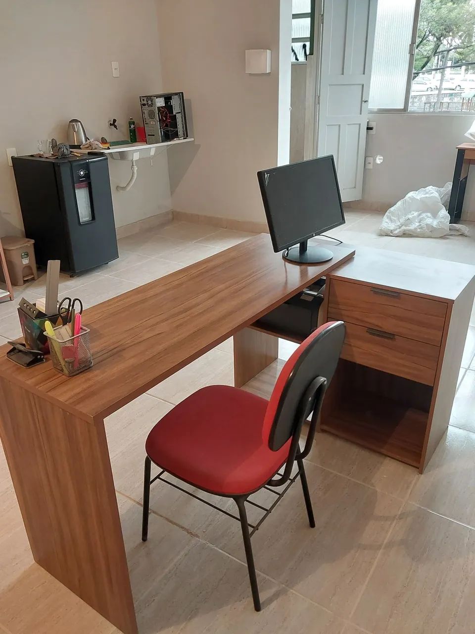 Mesa de escritório semi nova