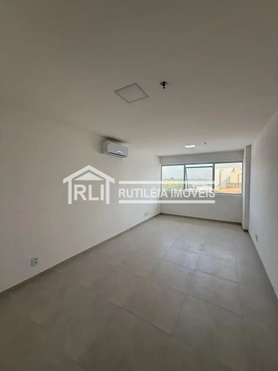 Rutileia Imóveis aluga excelente sala comercial no Edifício Enterprise, Centro, Itaboraí R