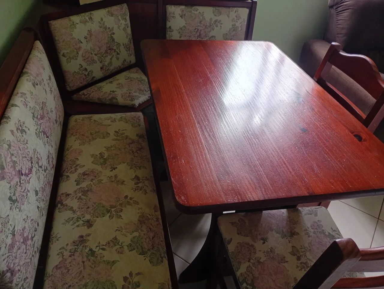 Mesa de jantar com duas cadeiras e um banco em L - Foto 4