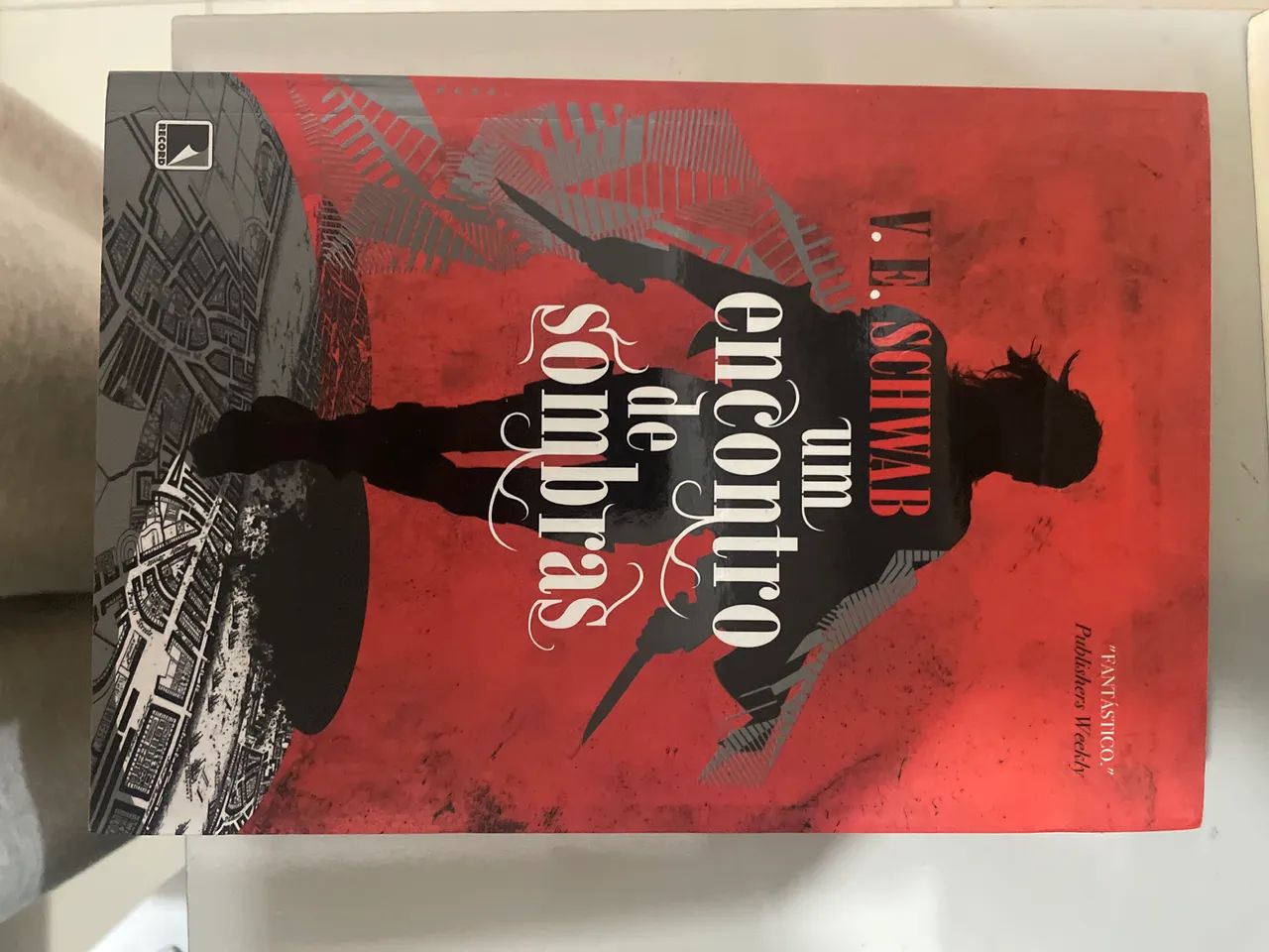 Trilogia Os Tons de Magia V.E. Schwab - Foto 3
