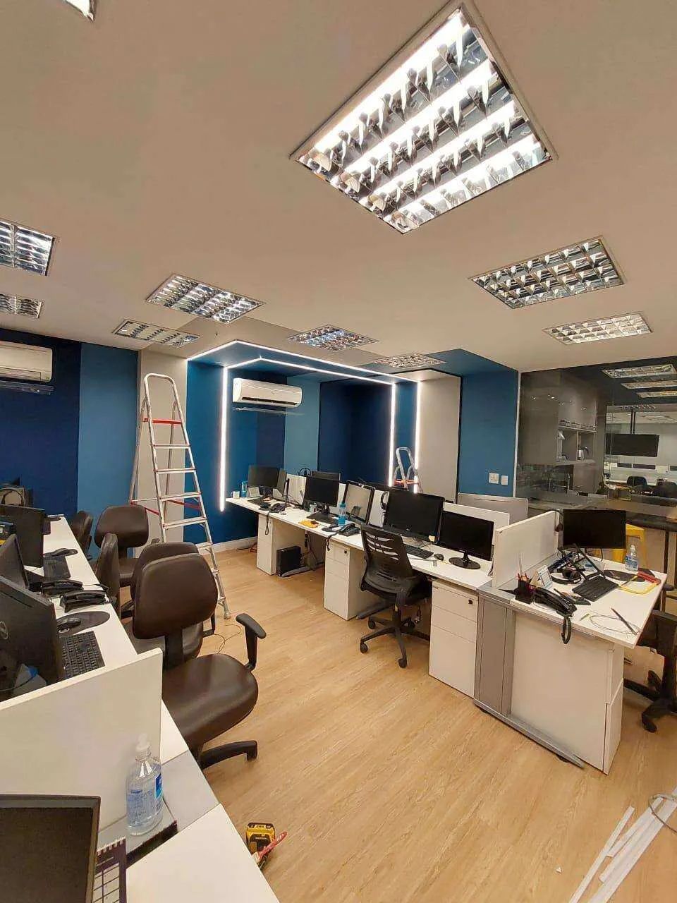 Sala Comercial Completa no Via Parque Comfort Working | Equipada com 5 Banheiros e Cozinha - Foto 3