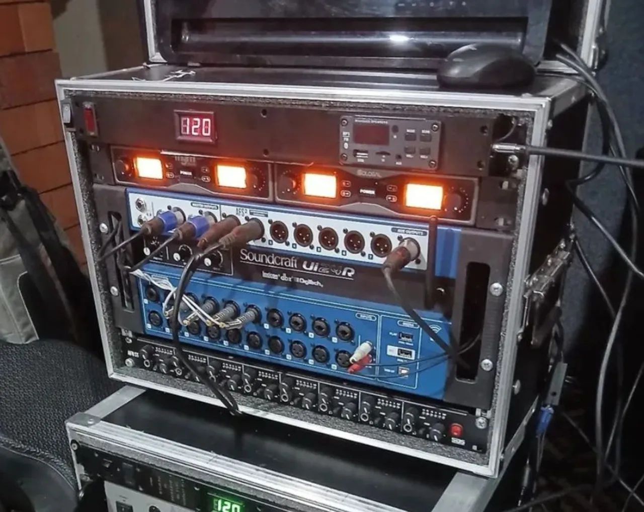 Ui24r soundcraft completa