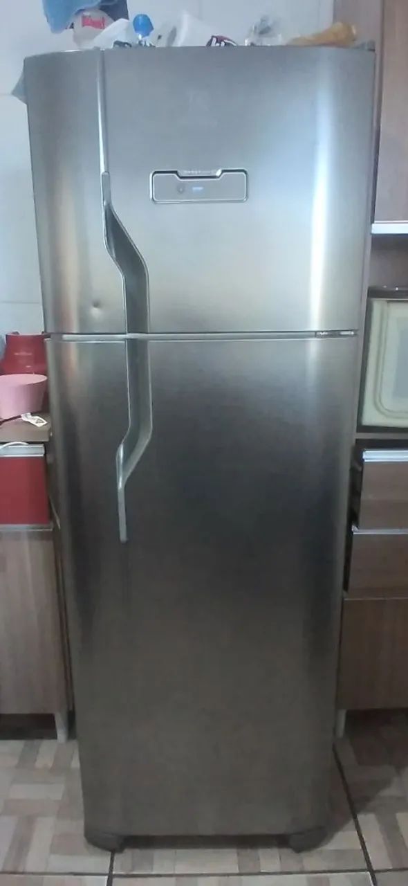 Geladeira Electrolux Frost Free Inox 310l - Geladeiras e Freezers