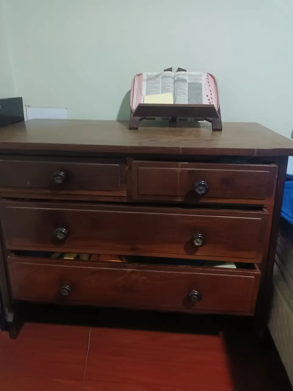 Vendo Comoda Antiga de Madeira 