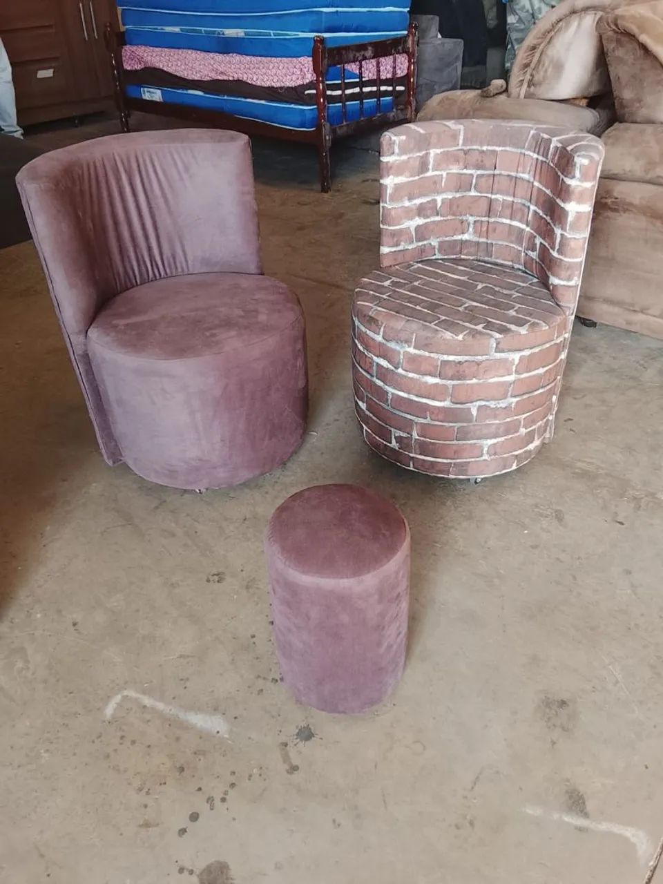 Conjunto de duas poltronas mais puff ENTREGA dentro de Uberlândia MG  - Foto 4