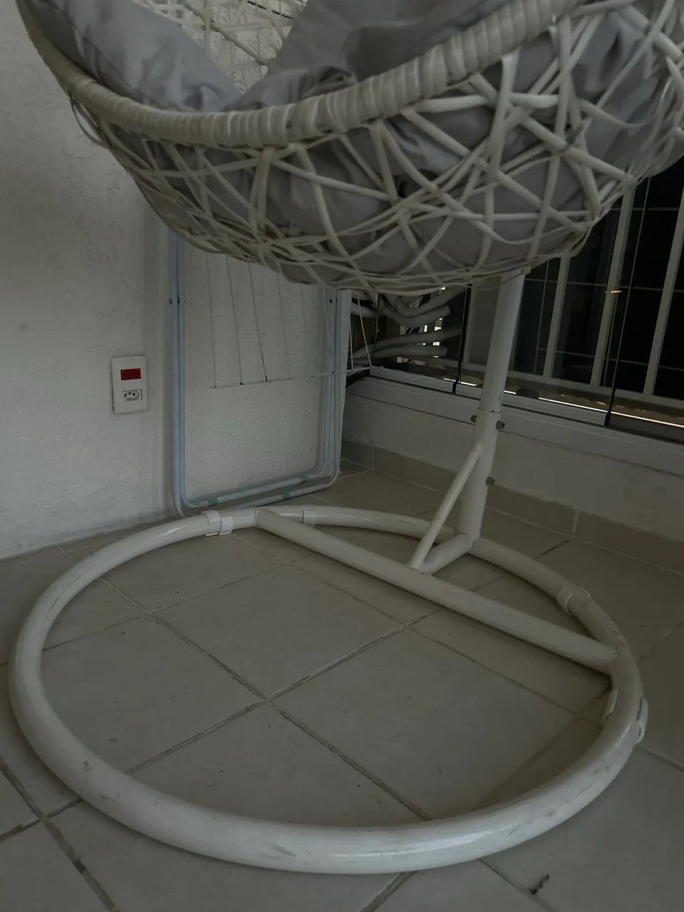    Cadeira Suspensa Branca com Almofadas - Excelente Estado - Foto 2