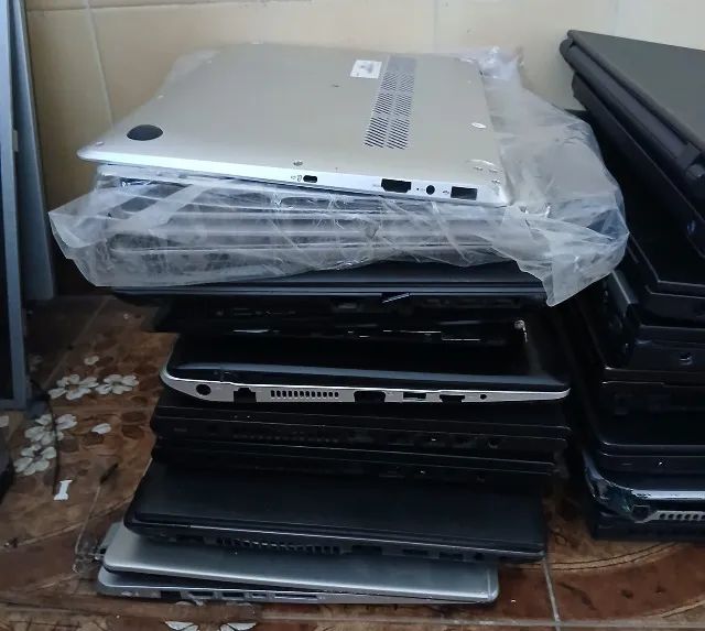 Lote de 35 Notebook e Placa Mae funcionando Carcaças e Peças - Foto 3