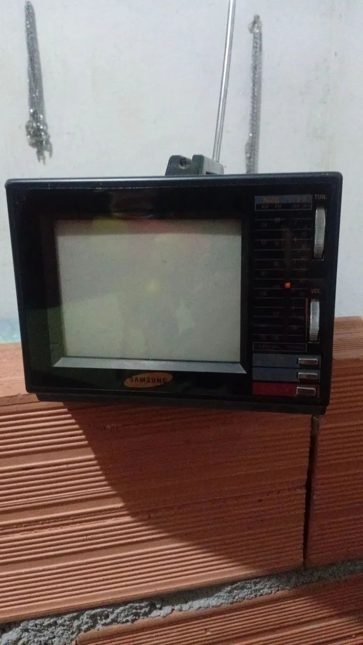 TV portátil antiga 