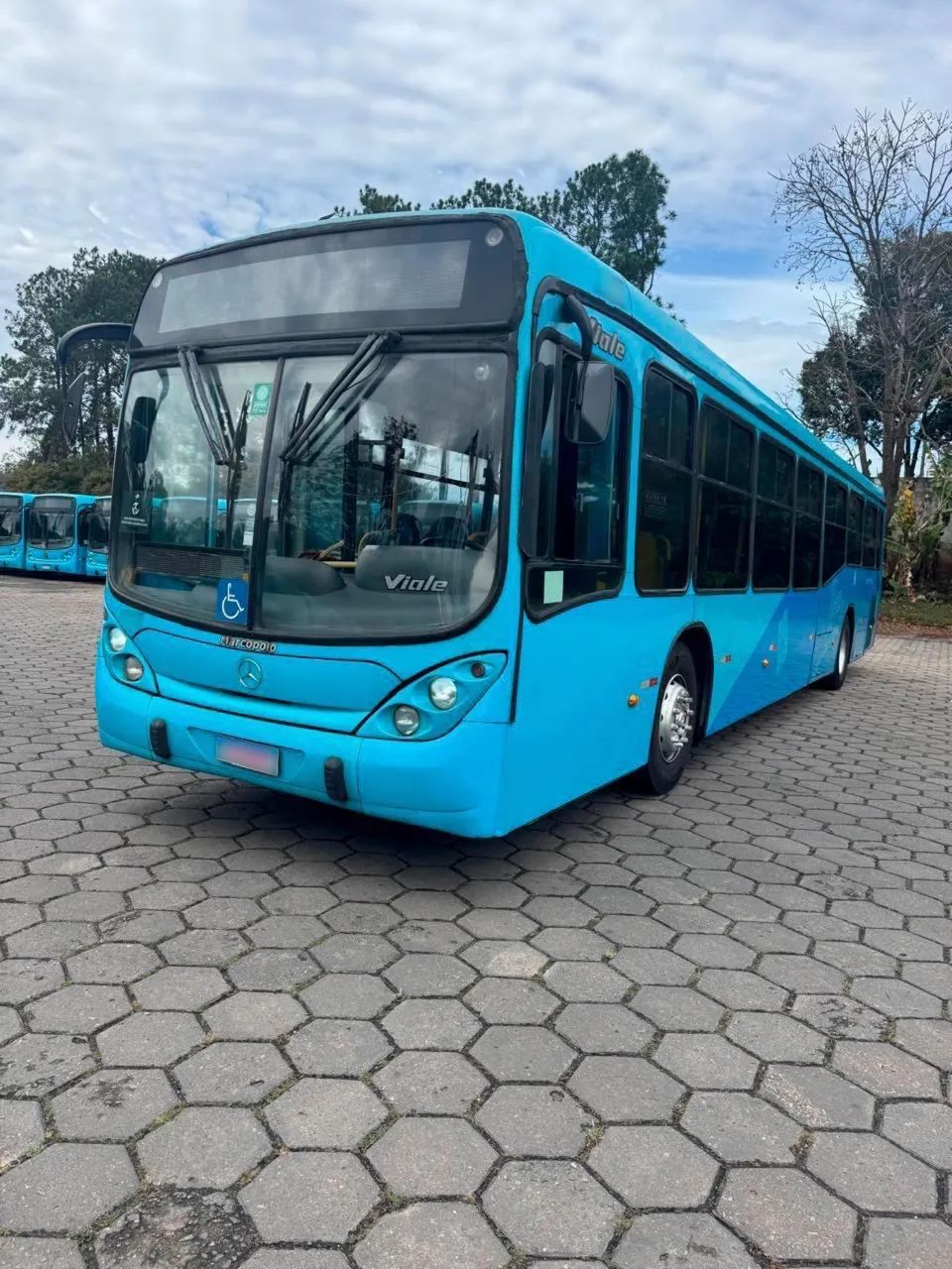 Ônibus motor traseiro Mercedes 2010 - Foto 2