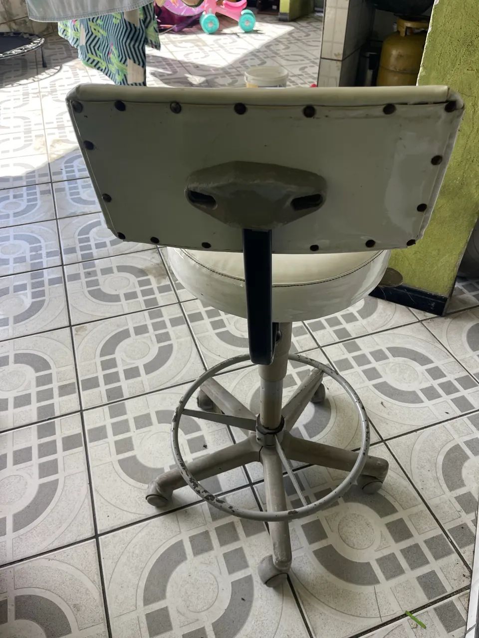 Mocho para salão em boas condições - Foto 2