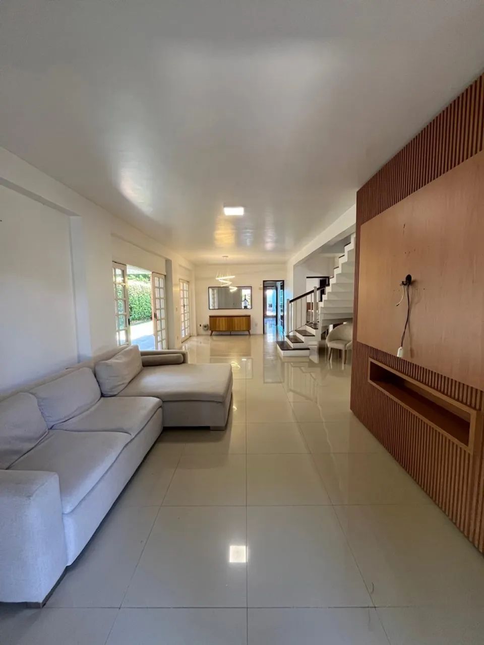 Alugo linda casa mobiliada com piscina de 4 quartos em Jurerê Internacional  - Foto 2
