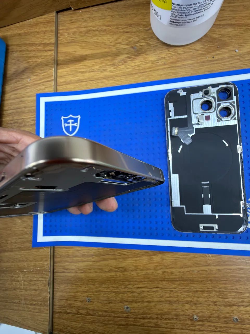 Carcaça iPhone 16 Pró Max Desert com periféricos. - Foto 5