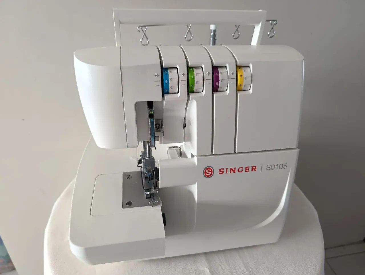 Máquina de costura overlock Singer 
