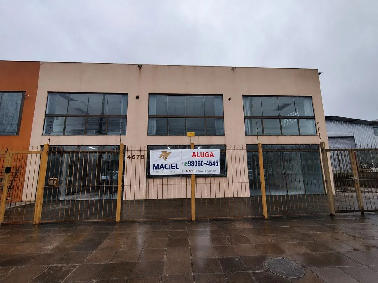 Prédio Comercial com 600m², Escritórios, Pavilhão e Ampla Área Externa