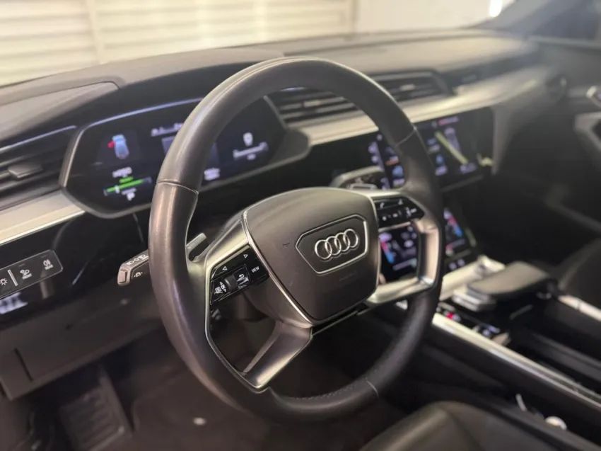 Audi E-Tron Performa. Black Aut. (elétrico) 2022 - Foto 5