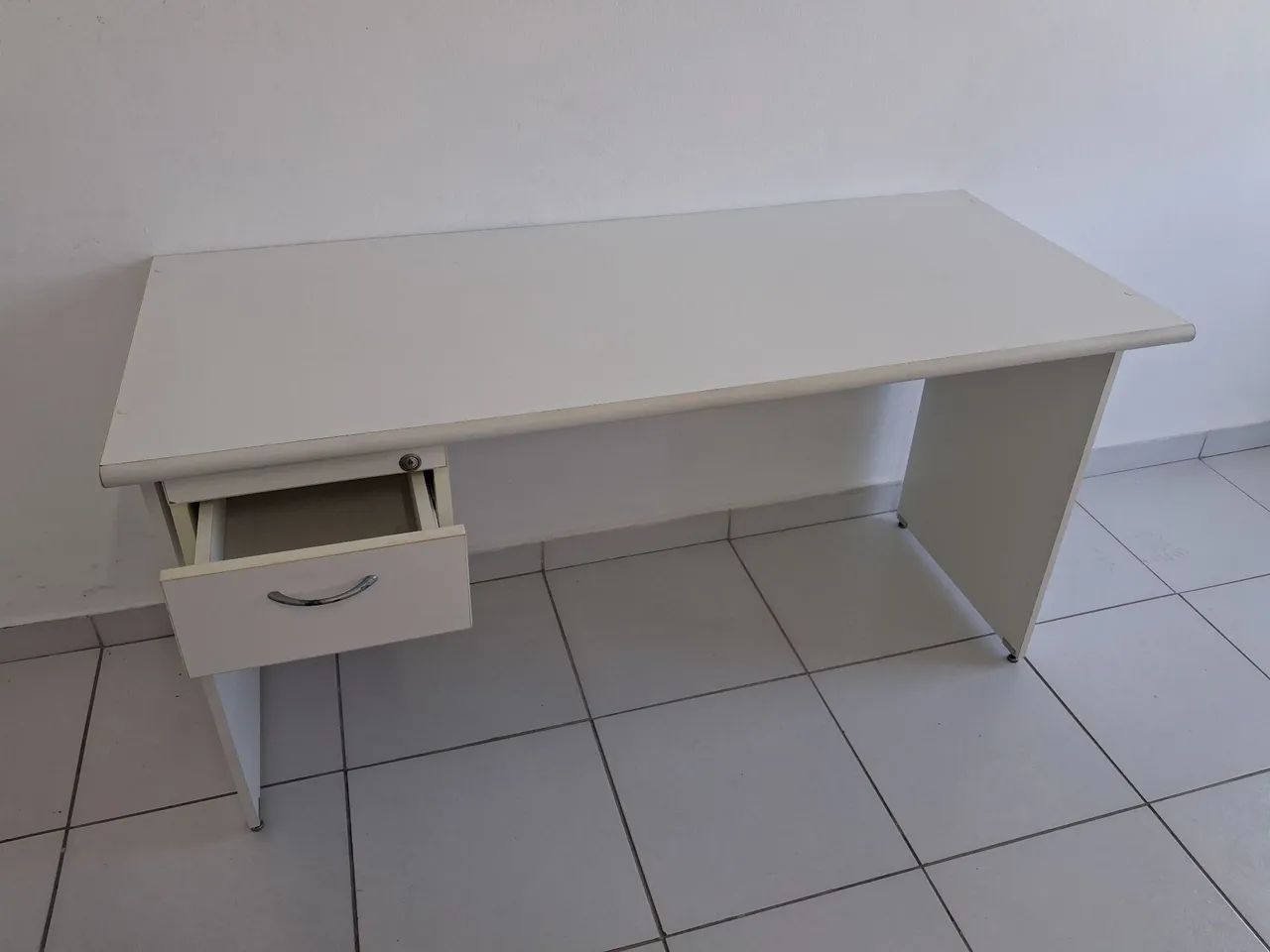 Escrivaninha mdf branca com gaveta - Foto 4