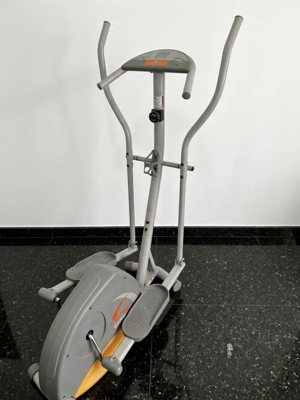 Aparelho de Exercícios Elíptico Athletic
