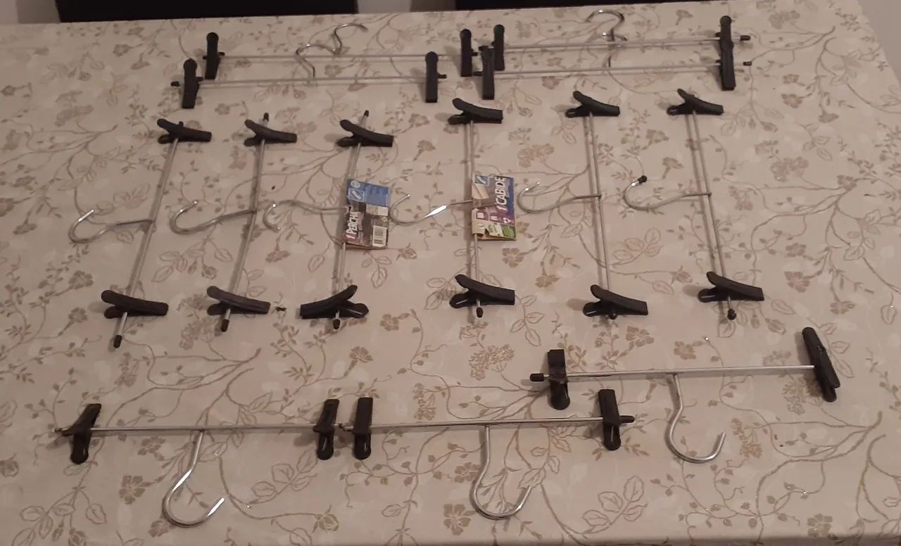 Cabides em Metal Cromado com Presilhas São 13 CABIDES. - Foto 2
