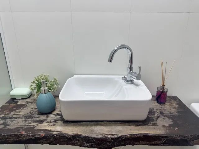 Vendo pia de banheiro (madeira maciça) + Cuba + Torneira  - Foto 4