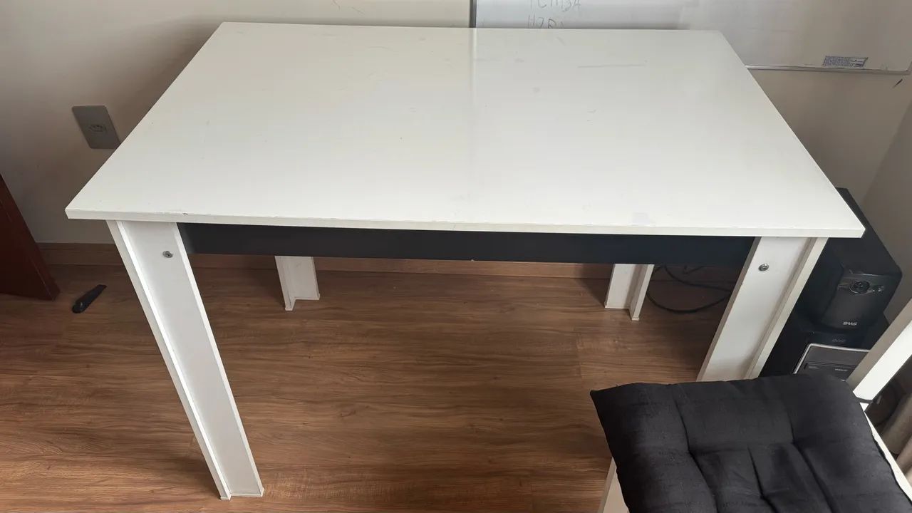 Mesa com 4 cadeiras  - Foto 2