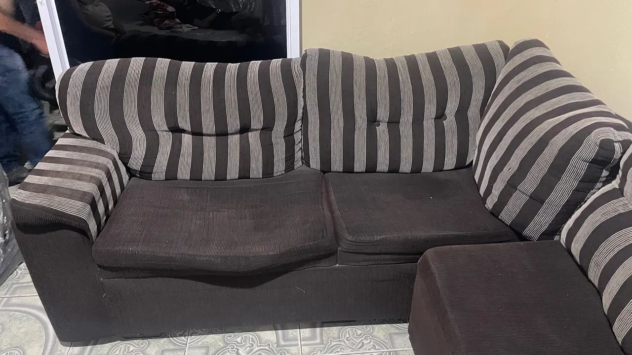 Sofá de canto, grande e ele separa - Foto 2