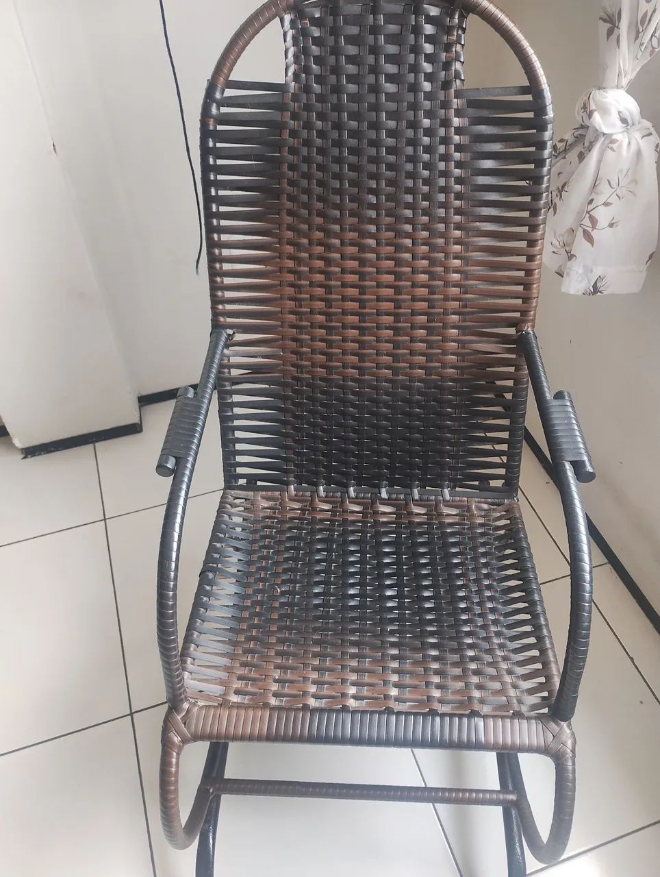 Cadeira de Balanço em Fibra Sintética - Excelente Estado