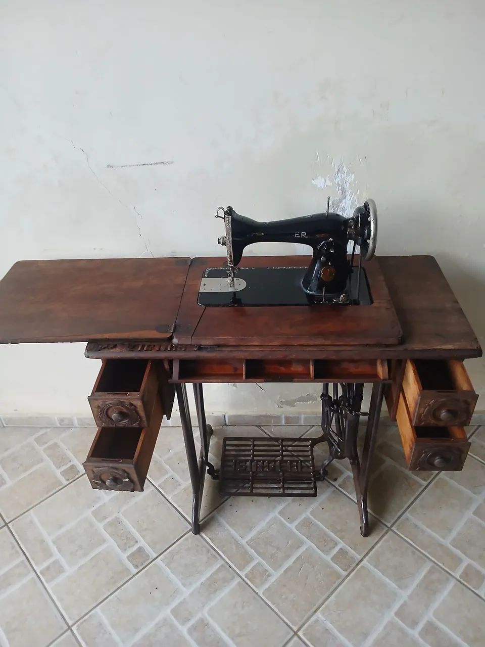 Antiguidade Máquina Singer  - Foto 2