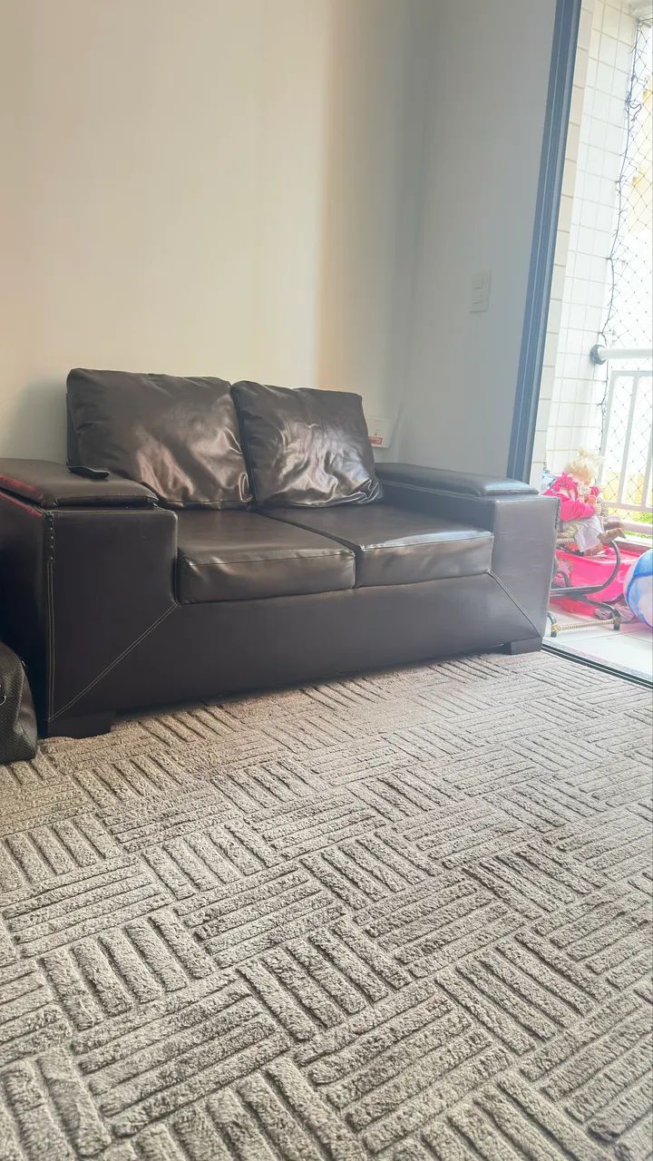 Lindo sofa couro marrom - Foto 5