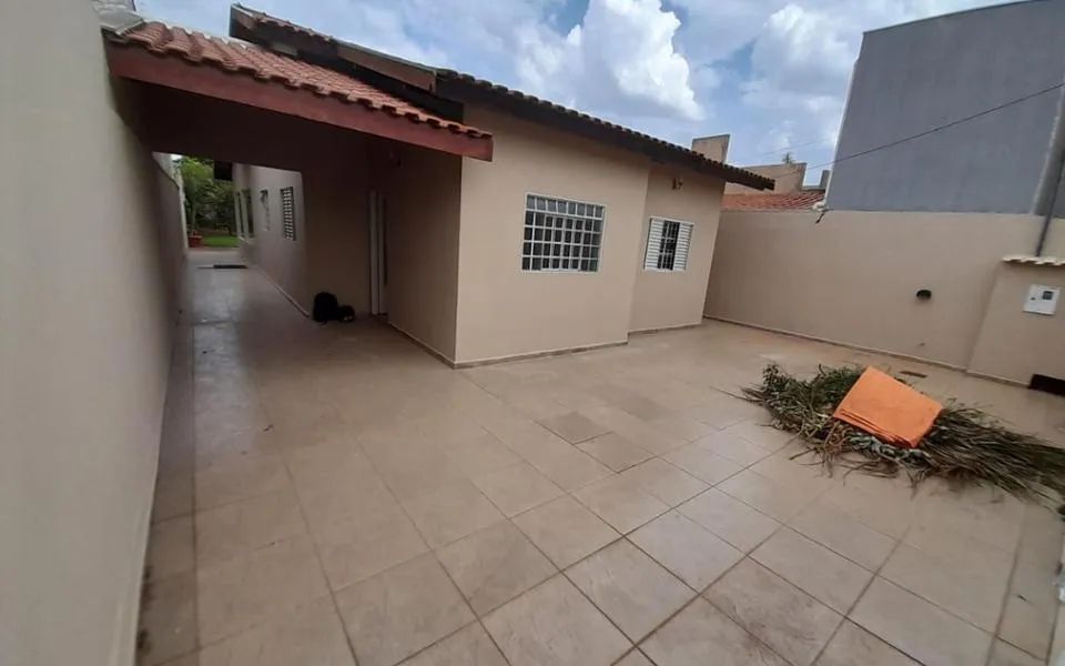 EXCELENTE CASA TERREA COM 4 QUARTOS - Foto 3