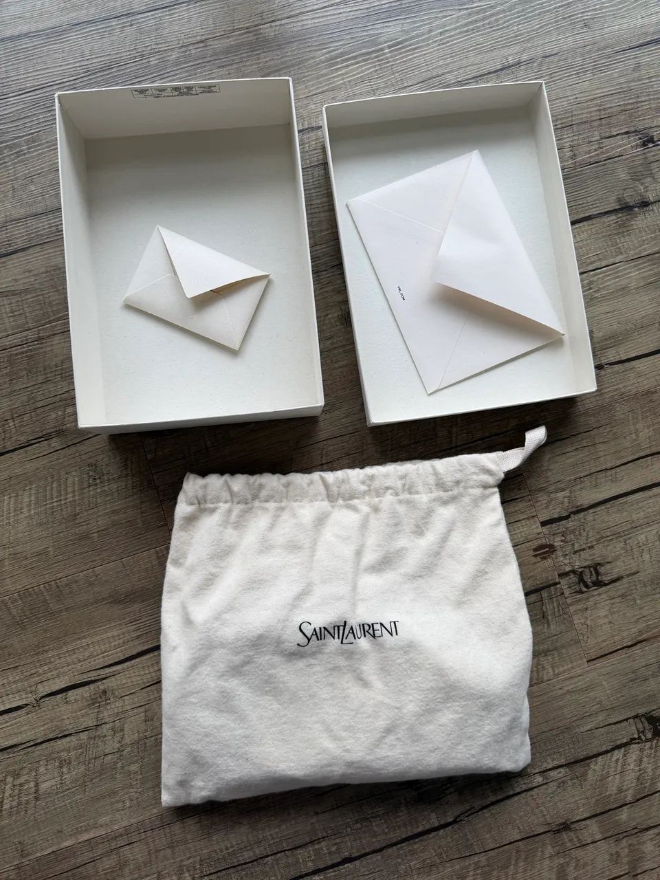 Saint Laurent porta-celular Cassandre em couro liso - Foto 2