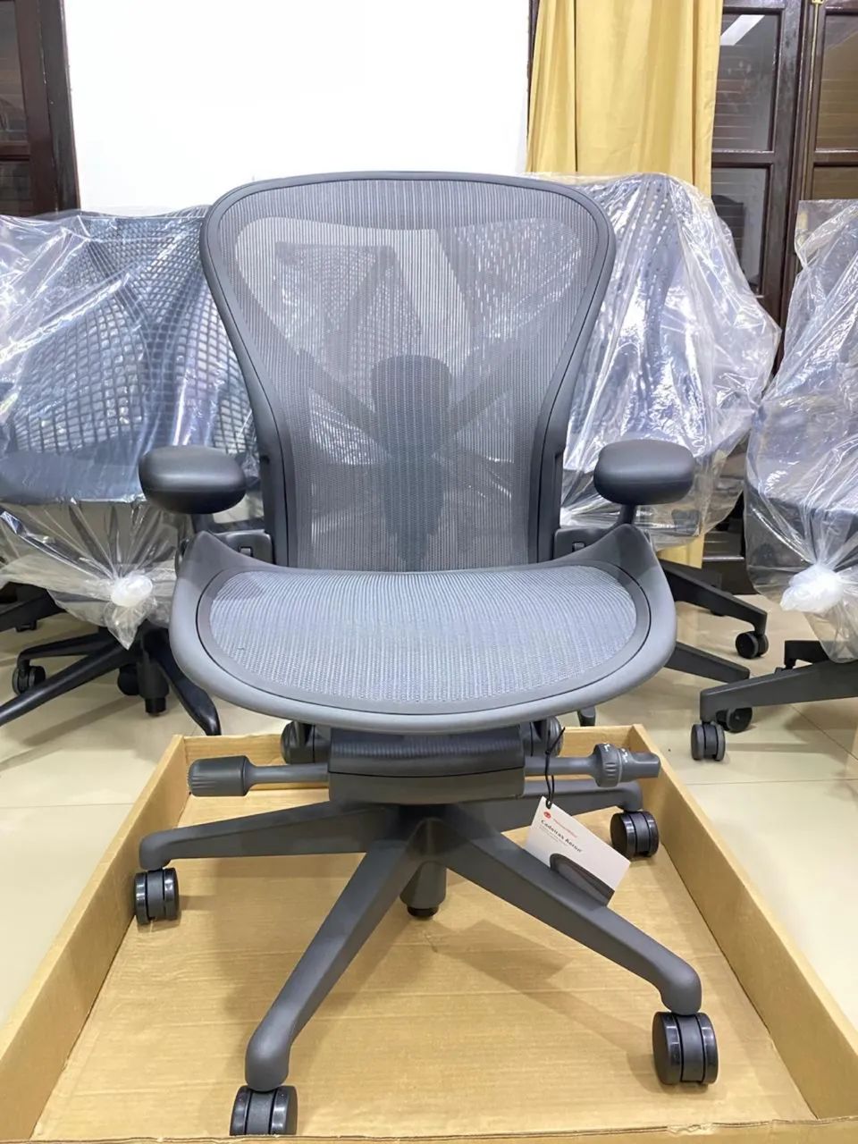 Cadeira herman miller new aeron B completa 2022+NF 