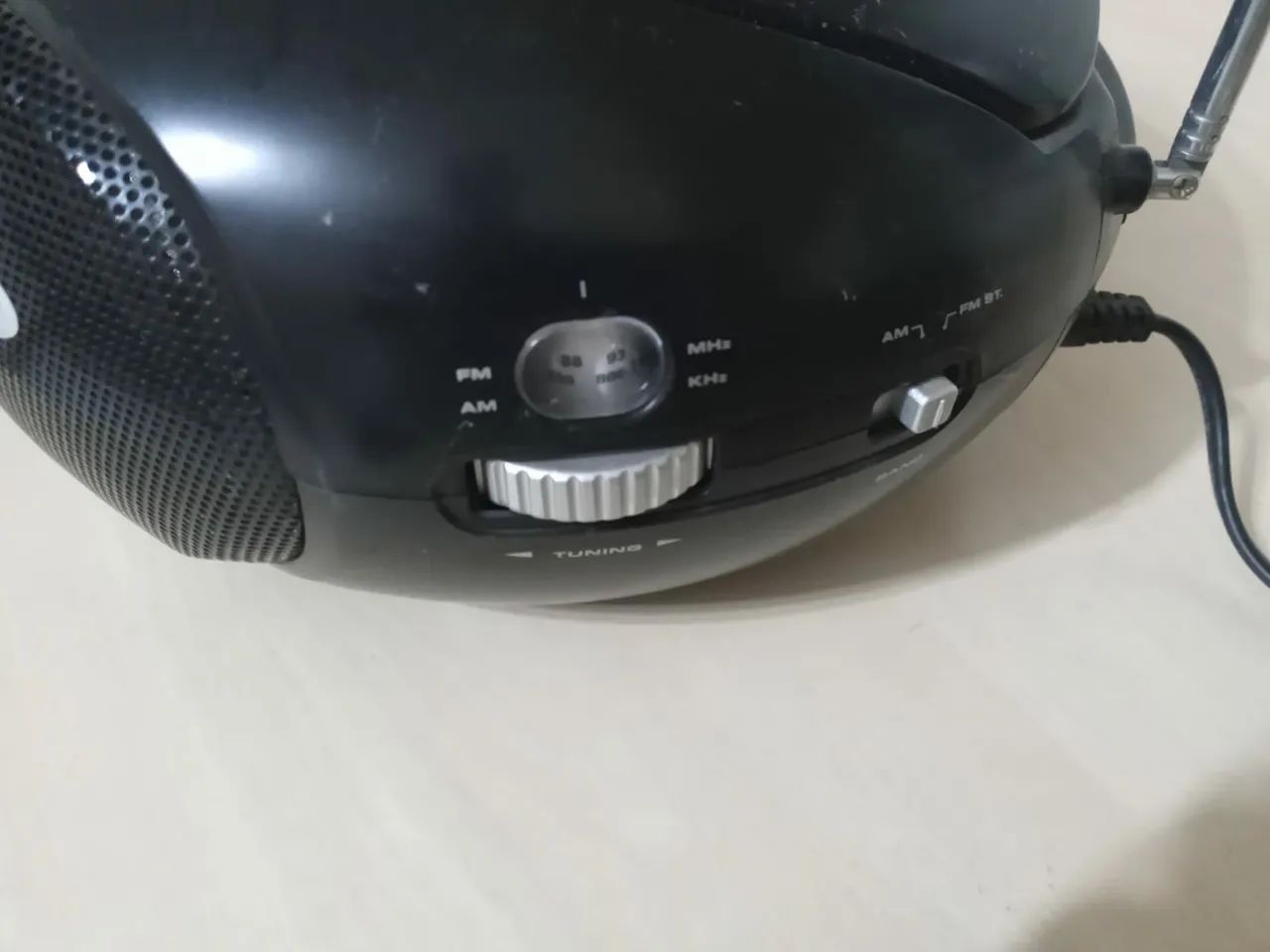 Rádio portatil AM/FM Briatania - Conservado  - Foto 3
