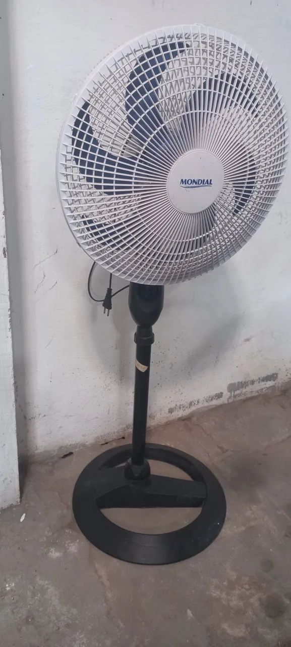 Ventilador grande de pé 