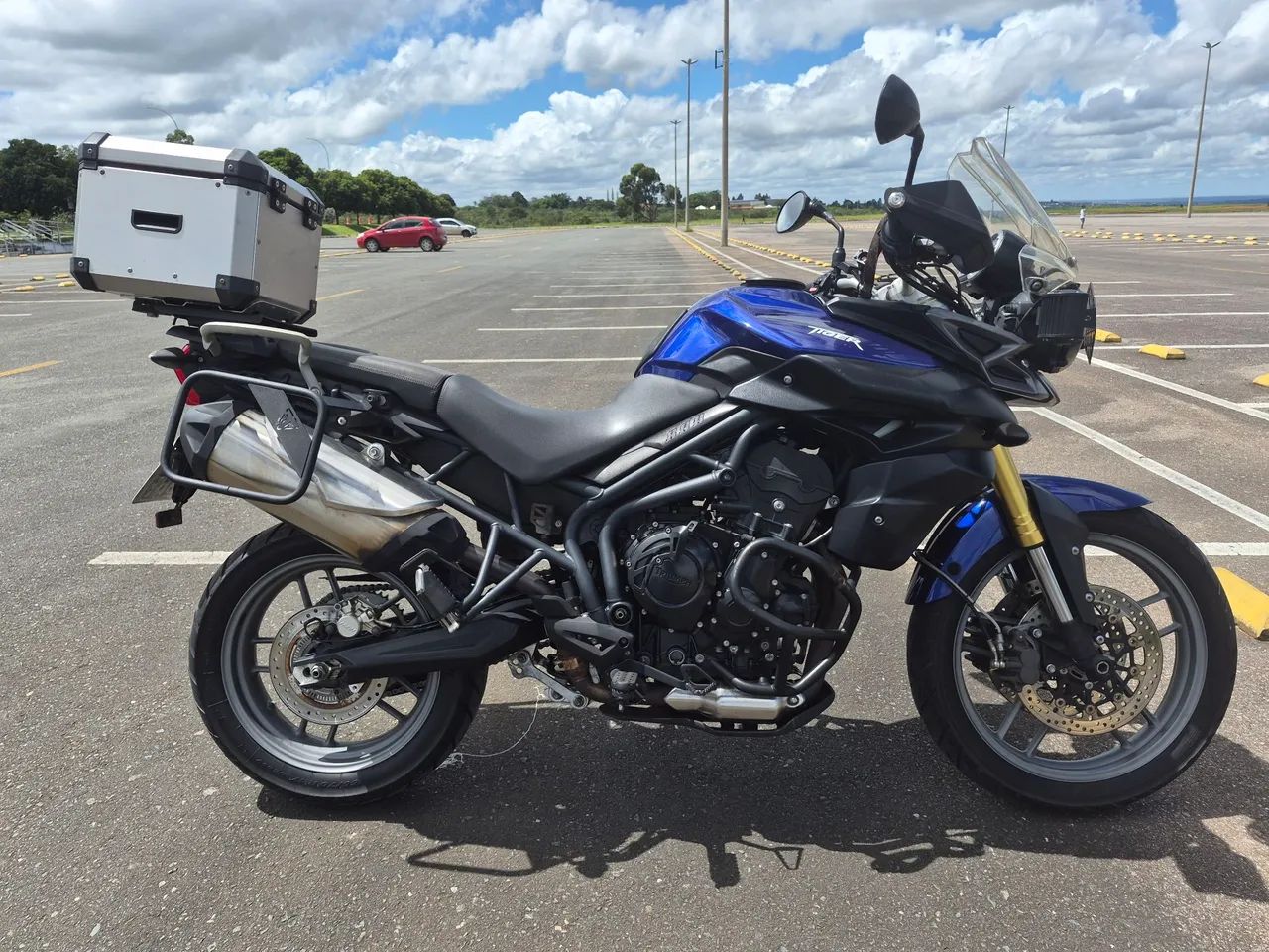 ドナルド Triumph 800 2015 - 1503311034 | OLX