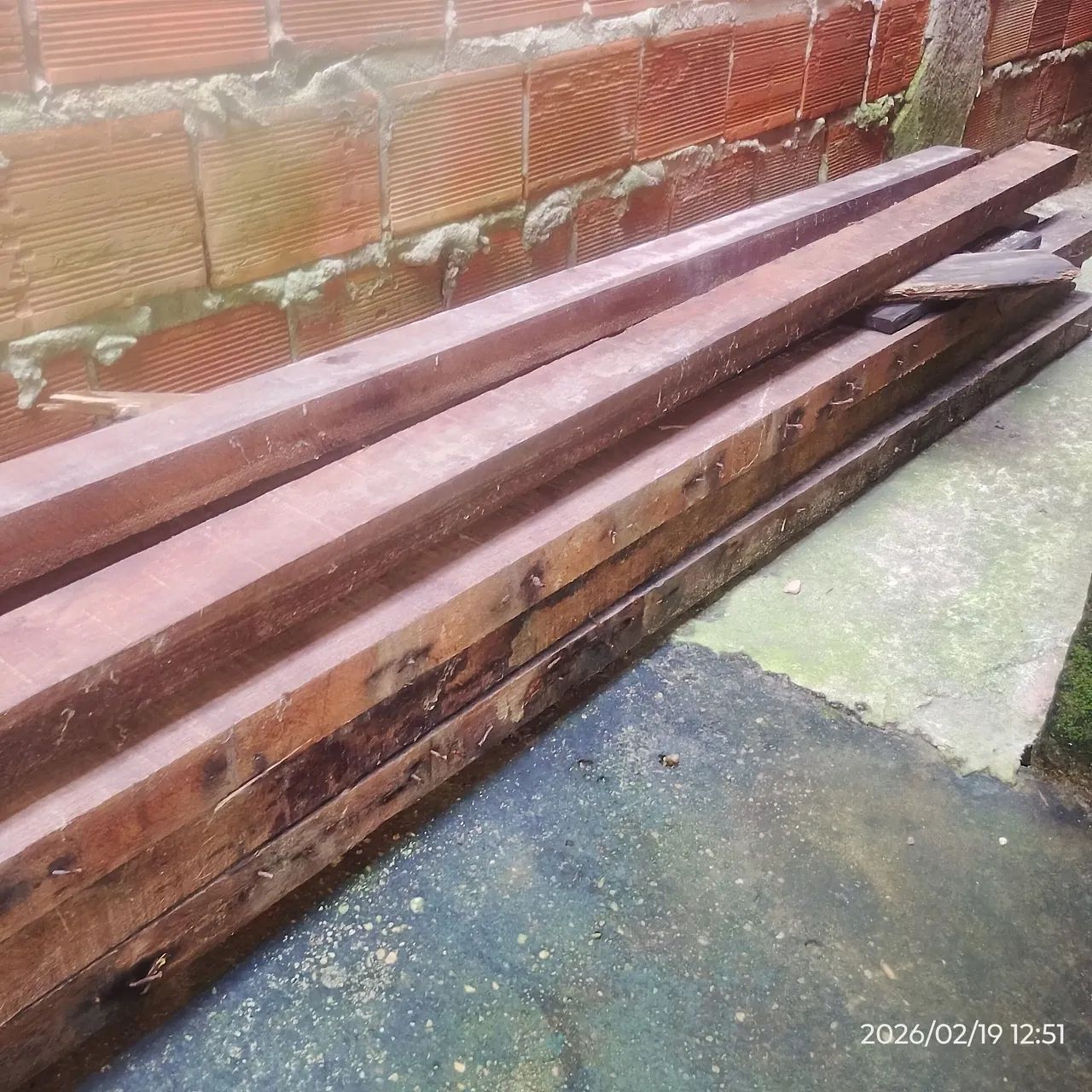 Vendo pernamamcas usadas de madeira boa