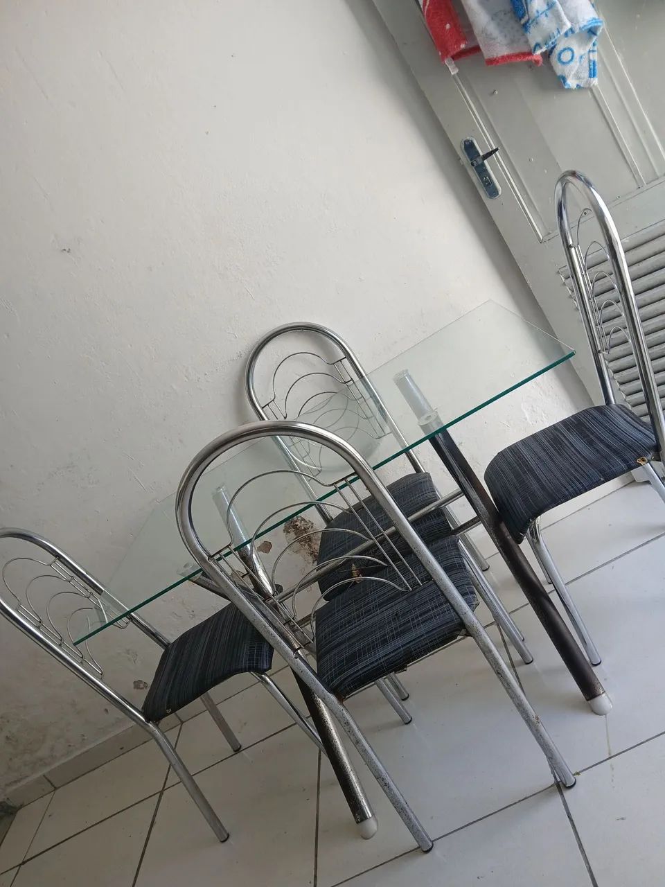 Mesa com 4 cadeiras